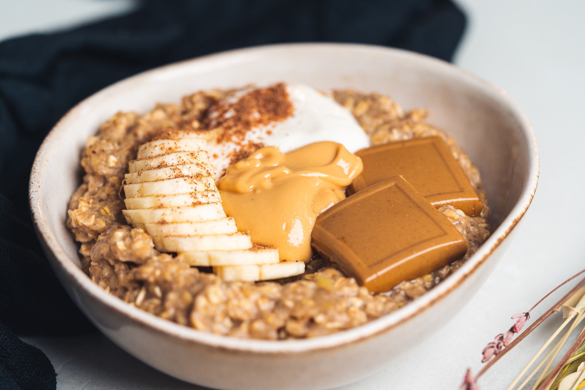 Veganes Chai Porridge mit Toppings