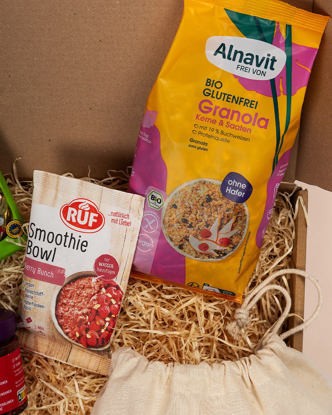 Osternest vegan mit frühlingshaften produkten