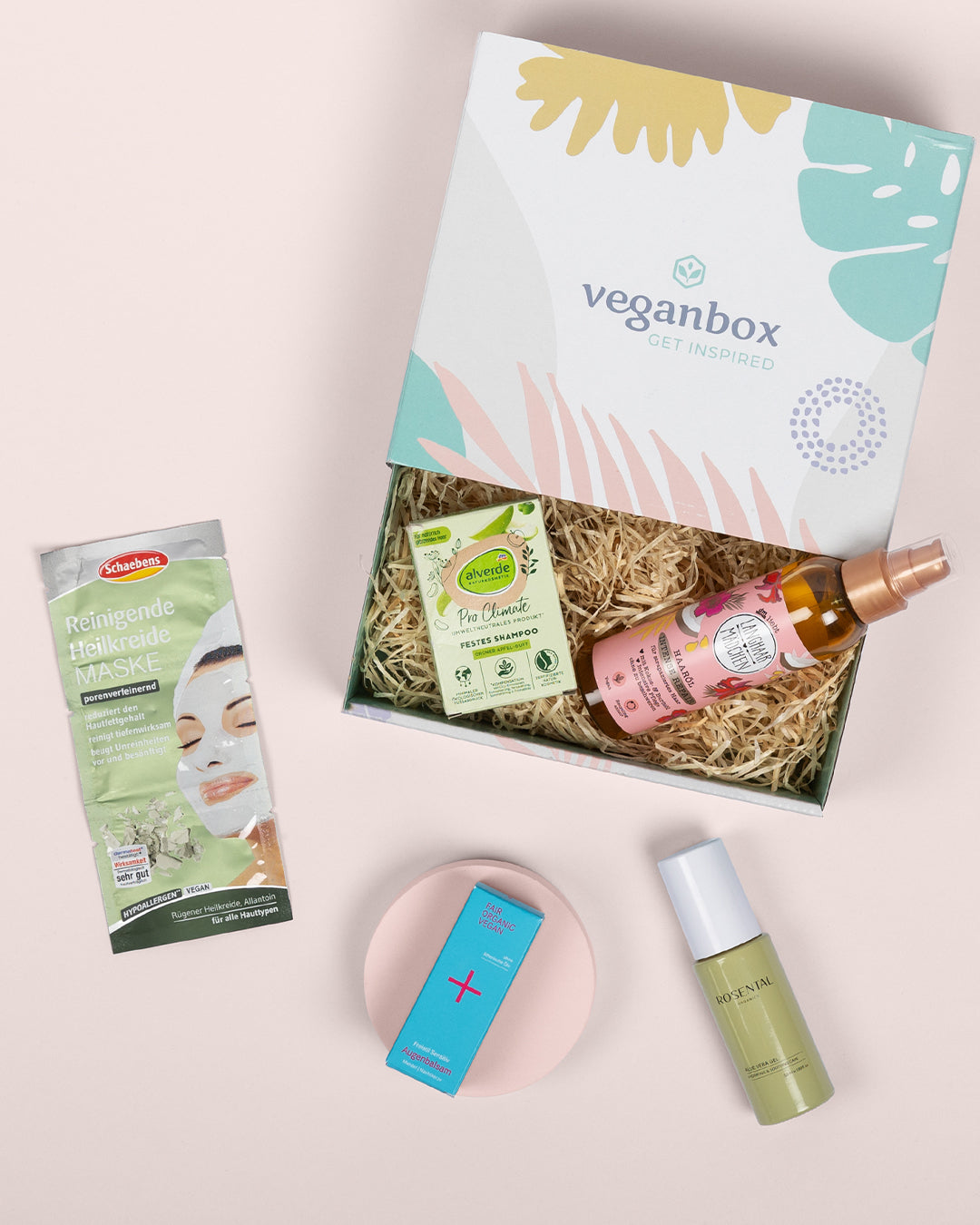 Vegane Kosmetik Box mit beispielhaftem Inhalt